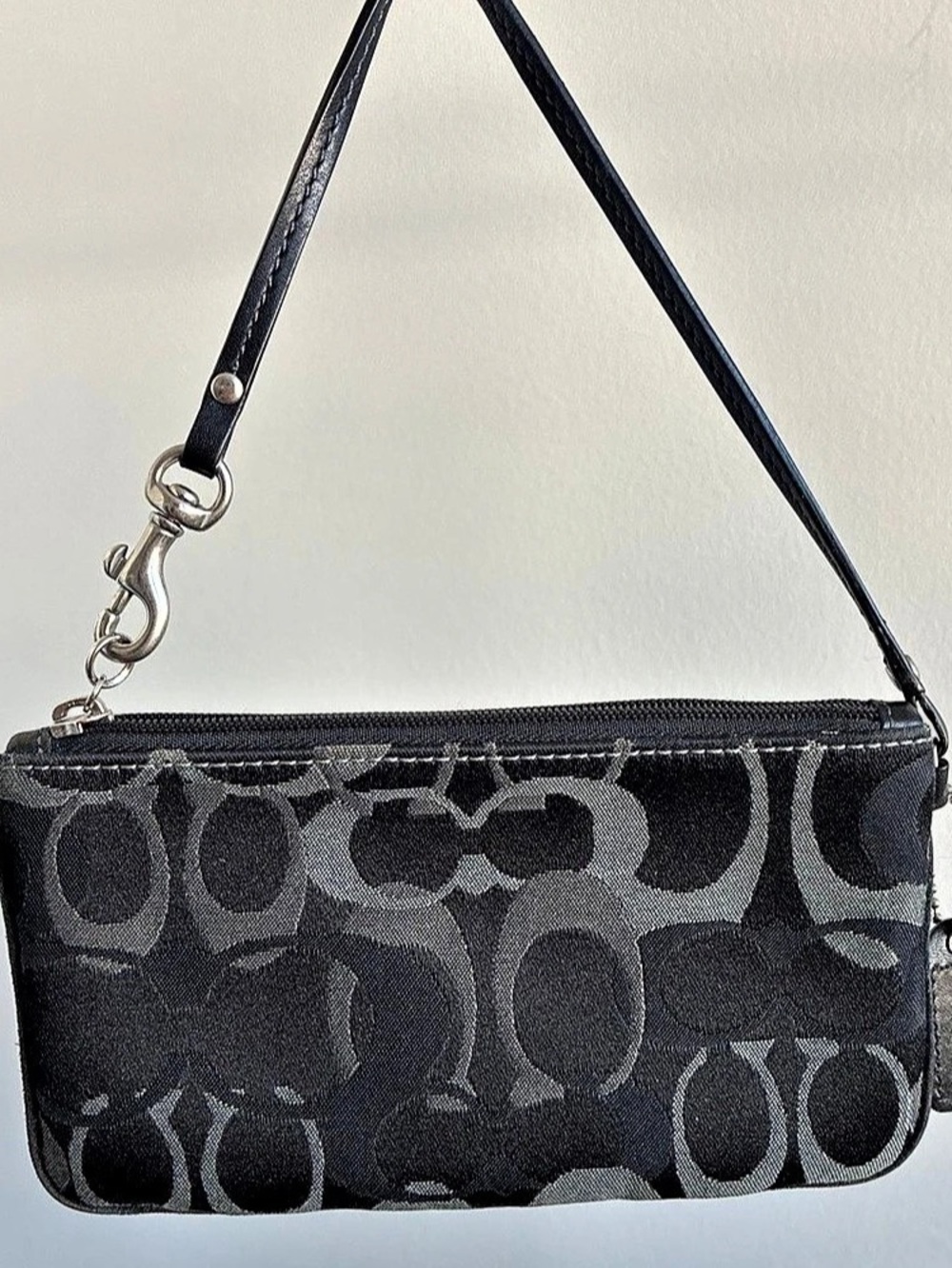 Coach Signature C Corner Zip Wristlet Black & Gray